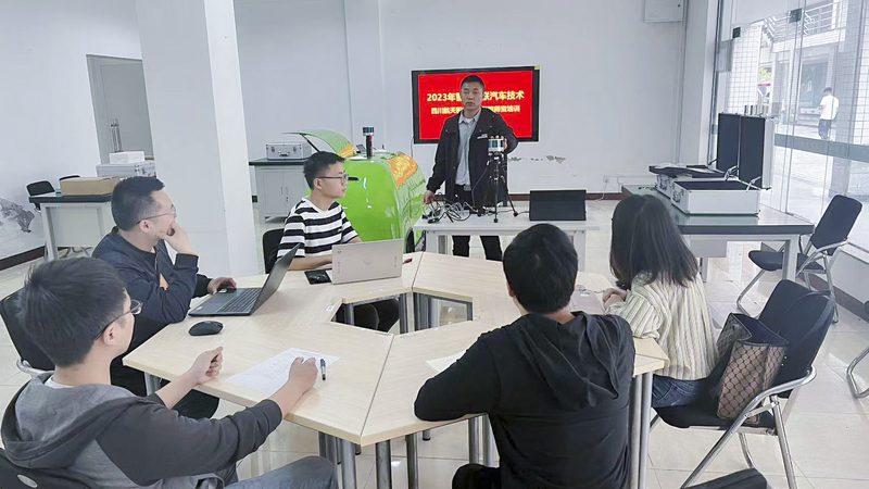 K12网课的价格主要由以下几部分构成：